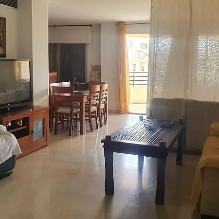 With Terrace Access - בית אירוח מארבלה